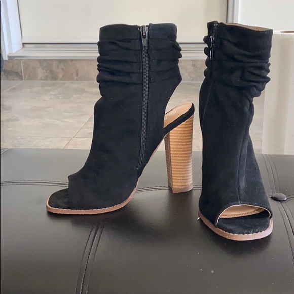 Shoes - Black heeled boots(never been worn)